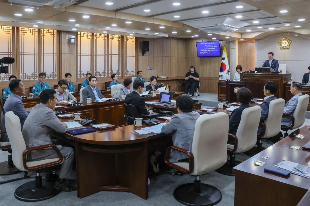 '2025. 7. 31.(목) 보도자료_제314회 홍성군의회 임시회 폐회' 게시글의 사진(3) '1-3. 전체사진 3_본회의장 폐회.jpg'