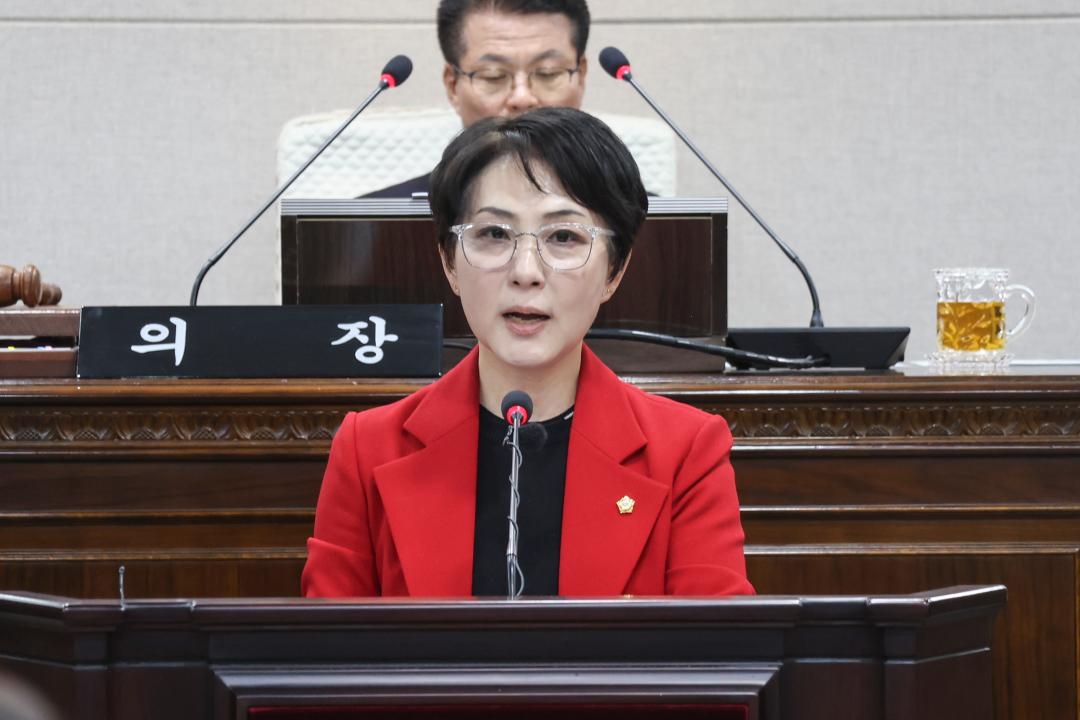 '2026.04.01.(수) 보도자료(김은미 의원 5분 자유 발언_제319회 홍성군의회 임시회)' 게시글의 사진(3) '3-2. 5분 자유 발언 사진_김은미 의원_본회의장.jpg'