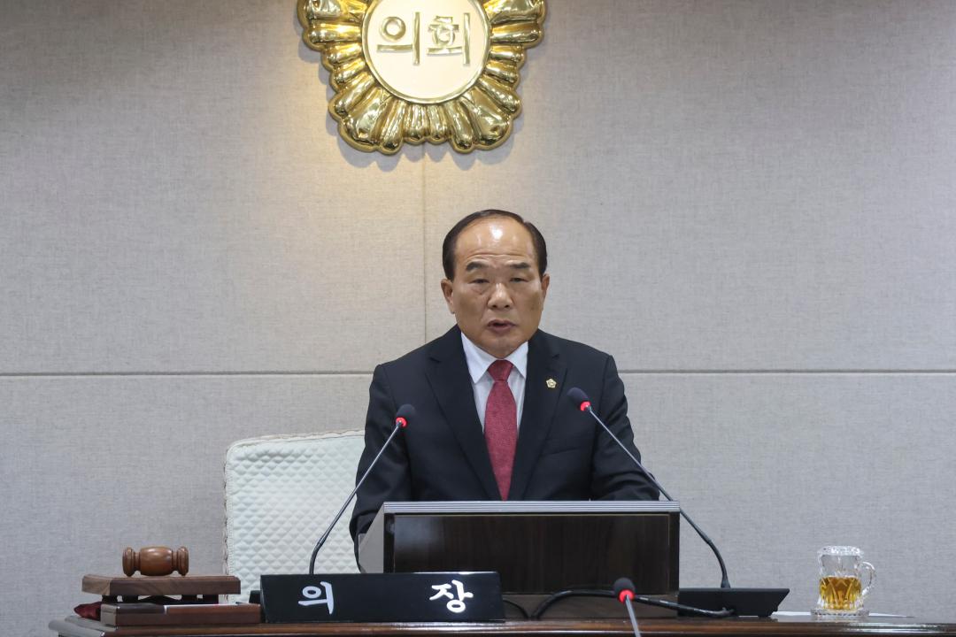 '2026.07.03.(금) 보도자료_제10대 홍성군의회 힘찬 출범… 행동하는 의정, 책임지는 의회 다짐' 게시글의 사진(5) '사진 4. 260701 의장 선출 후 회의 진행 사진_본회의장.jpg'