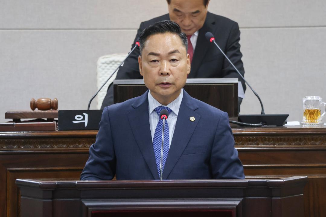 '2026.07.03.(금) 보도자료_제10대 홍성군의회 힘찬 출범… 행동하는 의정, 책임지는 의회 다짐' 게시글의 사진(4) '사진 3. 260701 문병오 부의장 당선사 발언 사진.jpg'
