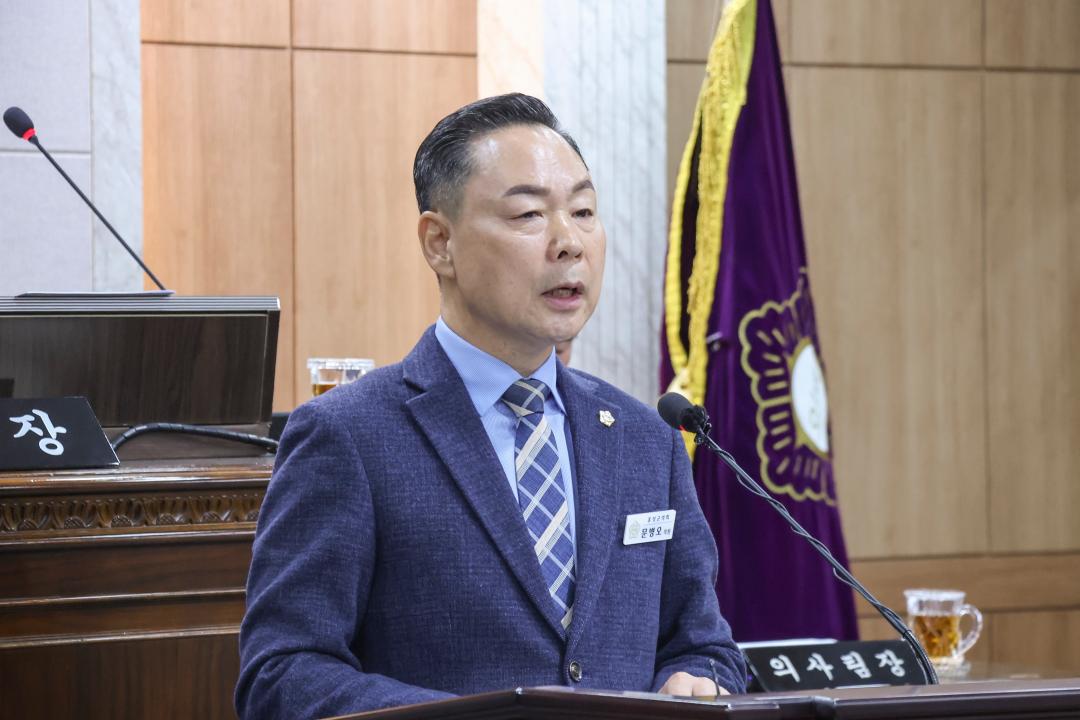 '2025. 11. 21. 보도자료_문병오 의원 5분 발언_제317회 제2차 정례회' 게시글의 사진(3) '3-2. 5분발언_문병오 의원_본회의장.jpg'