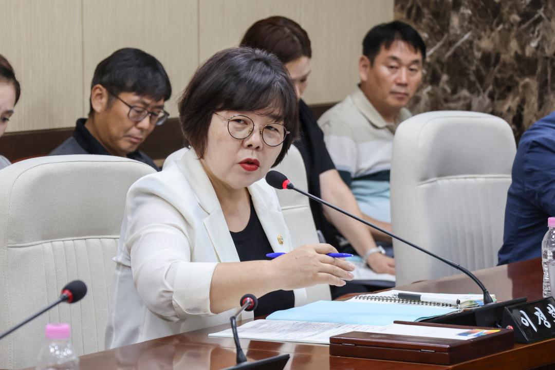 '2026.09.02.(수) 보도자료_홍성군의회 청사이전 대책 특별위원회, 원도심 활성화 대책 집중 점검' 게시글의 사진(10) '사진 9. 발언사진_이정희 의원.jpg'