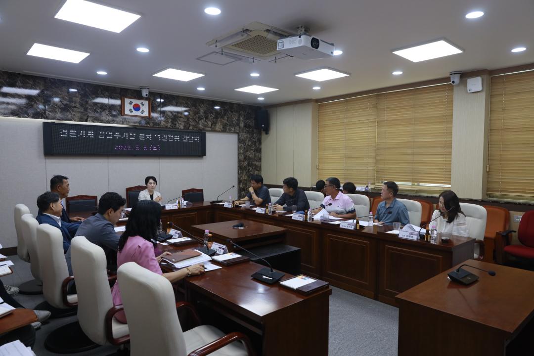 '2026.08.06.(목) 보도자료_홍성군의회 산업건설위원회 간담회 개최' 게시글의 사진(6) '회의사진 3_의회 소회의실.JPG'