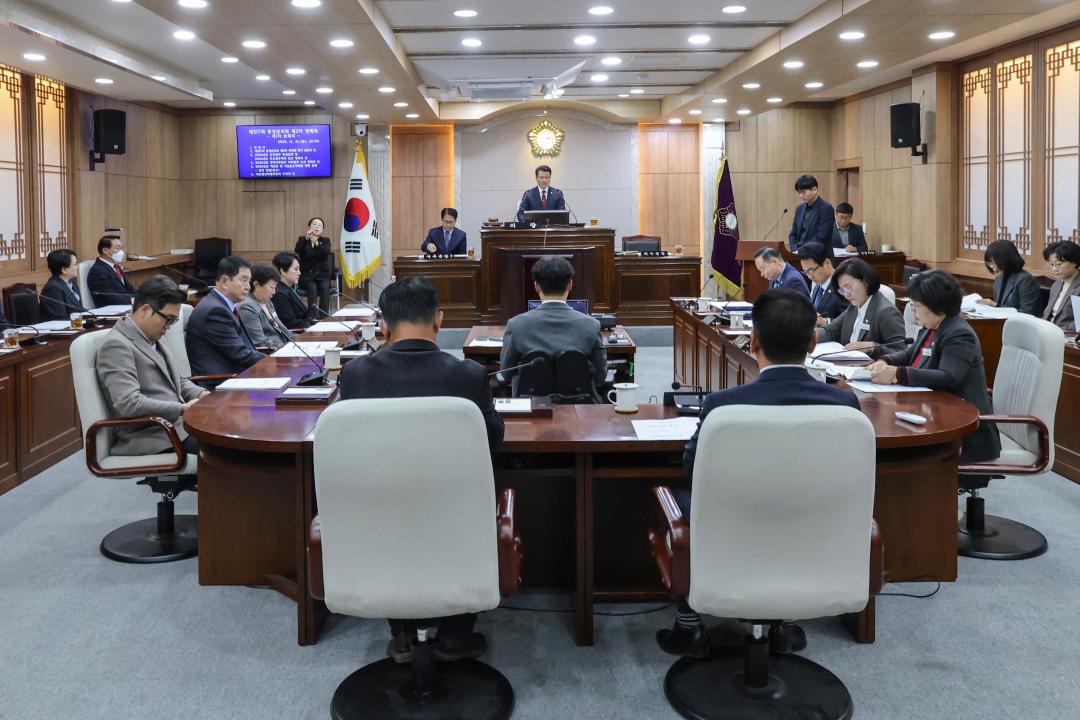 '2025. 11. 21. 보도자료_홍성군의회 제317회 제2차 정례회 개회' 게시글의 사진(2) '1-1. 전체사진_본회의장.jpg'