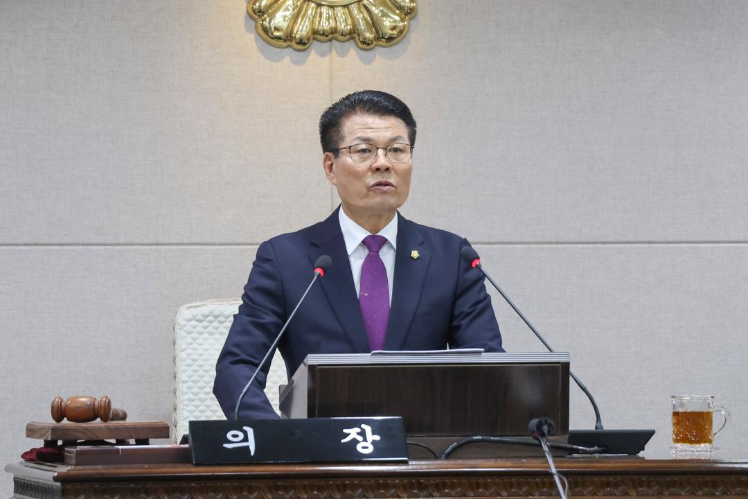 '2025. 9. 19. 보도자료_제315회 홍성군의회 임시회 폐회' 게시글의 사진(5) '1-4. 의장 발언 사진_폐회식_본회의장.jpg'