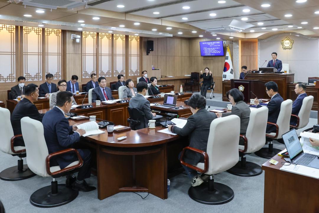 '2025. 11. 21. 보도자료_홍성군의회 제317회 제2차 정례회 개회' 게시글의 사진(3) '1-2. 전체사진_본회의장.jpg'
