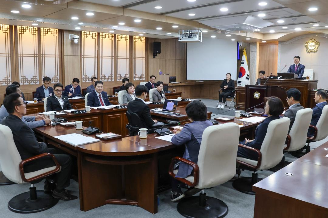 '2025. 10. 20. 보도자료_제316회 홍성군의회 임시회 개회' 게시글의 사진(4) '1-3. 전체사진 3_본회의장.jpg'