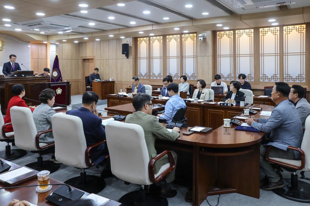 '2025. 9. 19. 보도자료_제315회 홍성군의회 임시회 폐회' 게시글의 사진(4) '1-3. 전체사진_폐회식_본회의장.jpg'