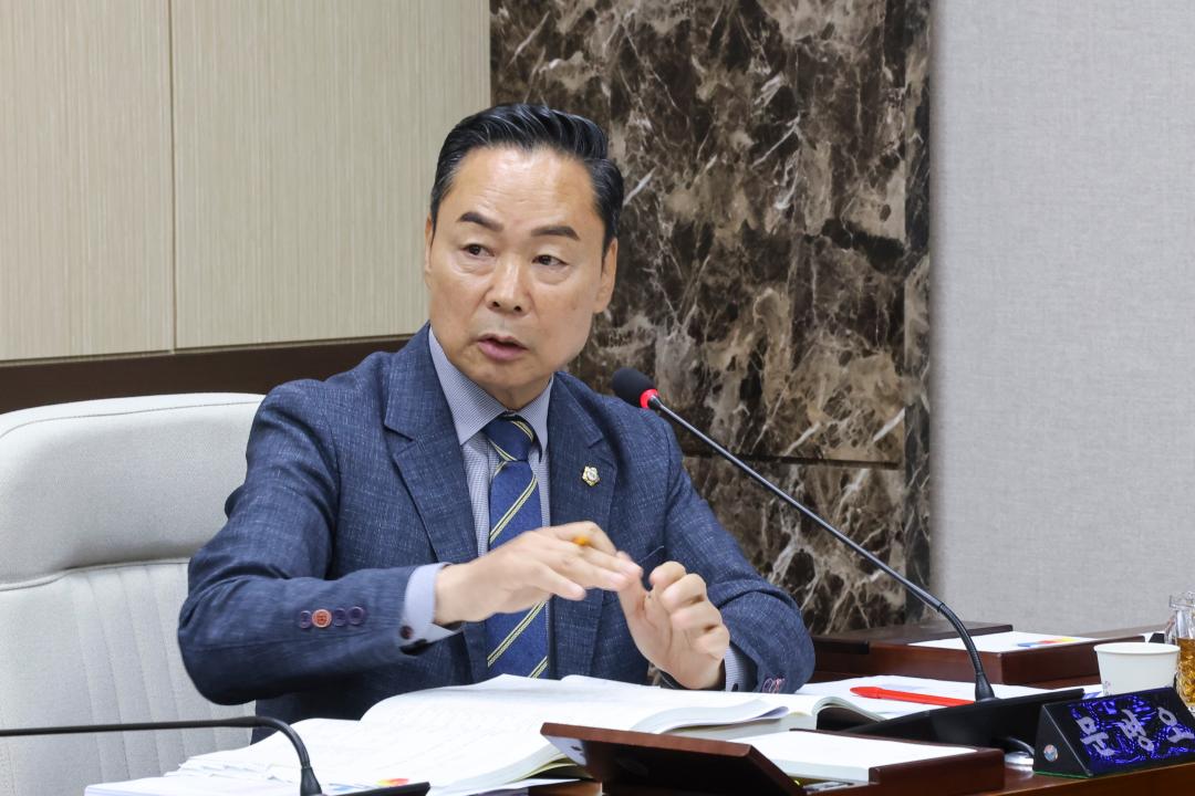 '2025. 6. 19.(목) 보도자료_홍성군의회 행정복지위원회 질타NO, 대안YES 3년차 행정사무감사 성숙한 진행 ‘눈길’' 게시글의 사진(5) '3. 문병오 의원.jpg'