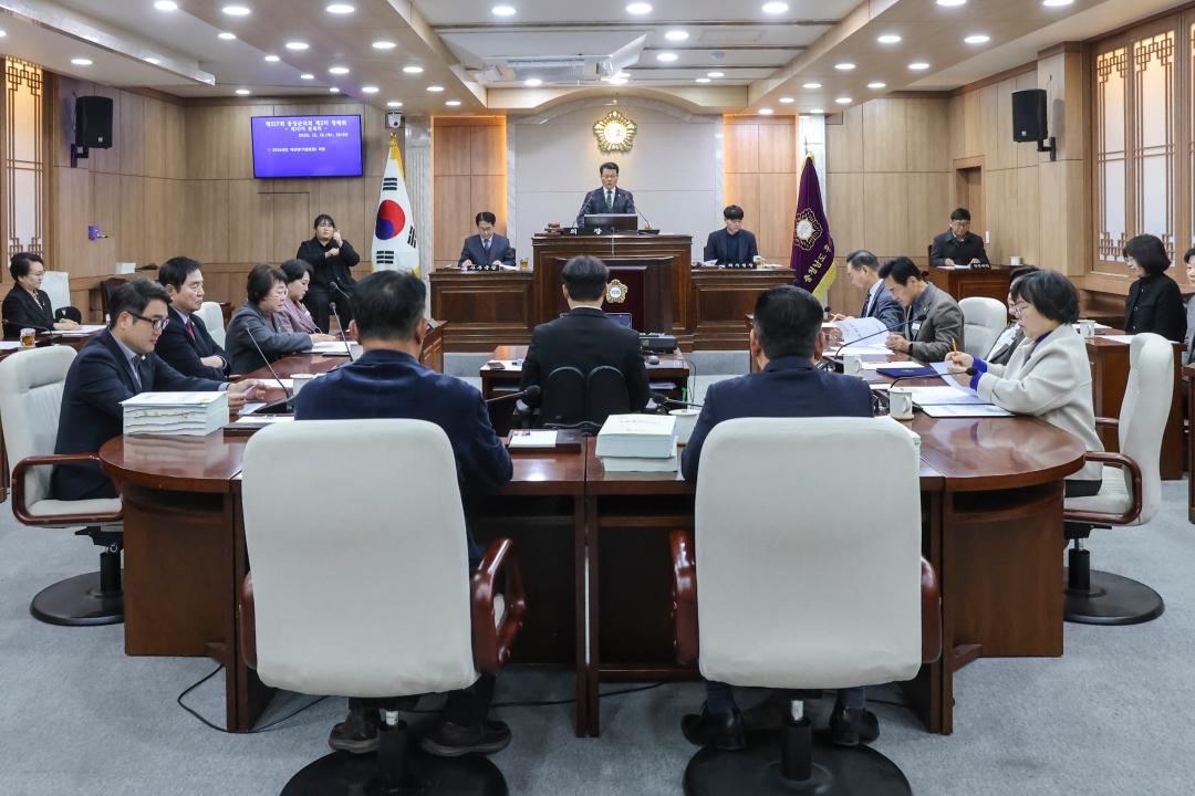 '2025. 12. 18. 보도자료_홍성군의회 제317회 제2차 정례회 폐회' 게시글의 사진(2) '1-1. 전체사진_폐회식_본회의장.jpg'