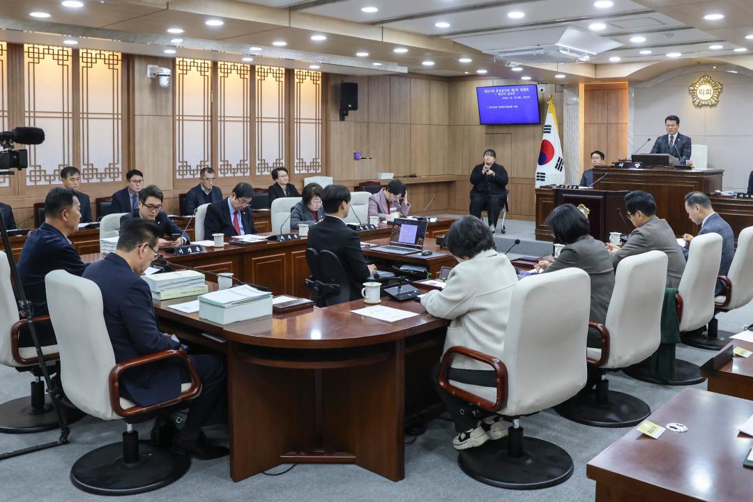 '2025. 12. 18. 보도자료_홍성군의회 제317회 제2차 정례회 폐회' 게시글의 사진(3) '1-2. 전체사진_폐회식_본회의장.jpg'