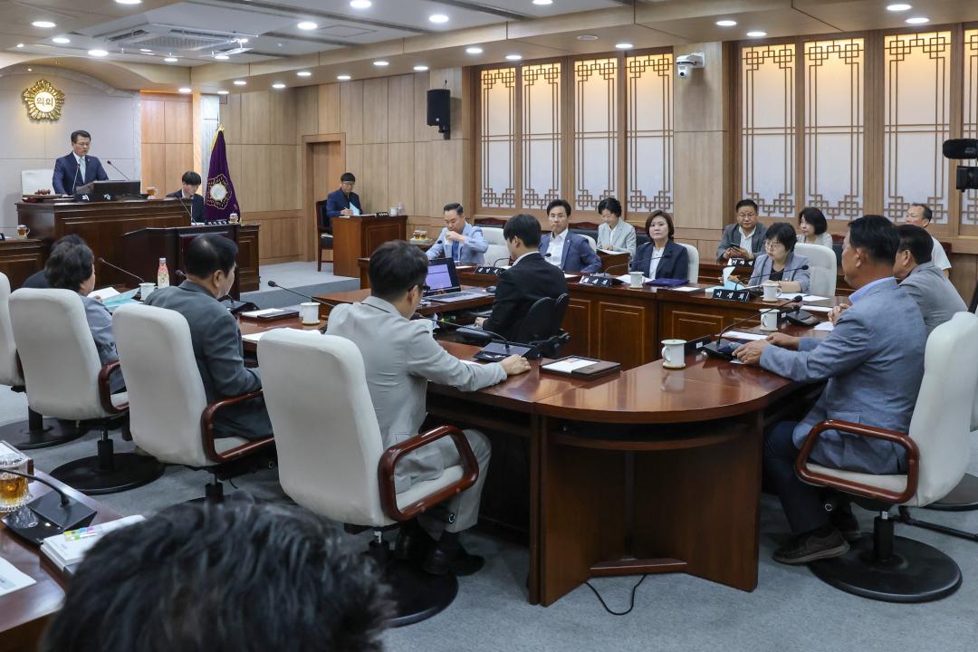 '2025. 7. 31.(목) 보도자료_제314회 홍성군의회 임시회 폐회' 게시글의 사진(2) '1-2. 전체사진 2_본회의장 폐회.jpg'