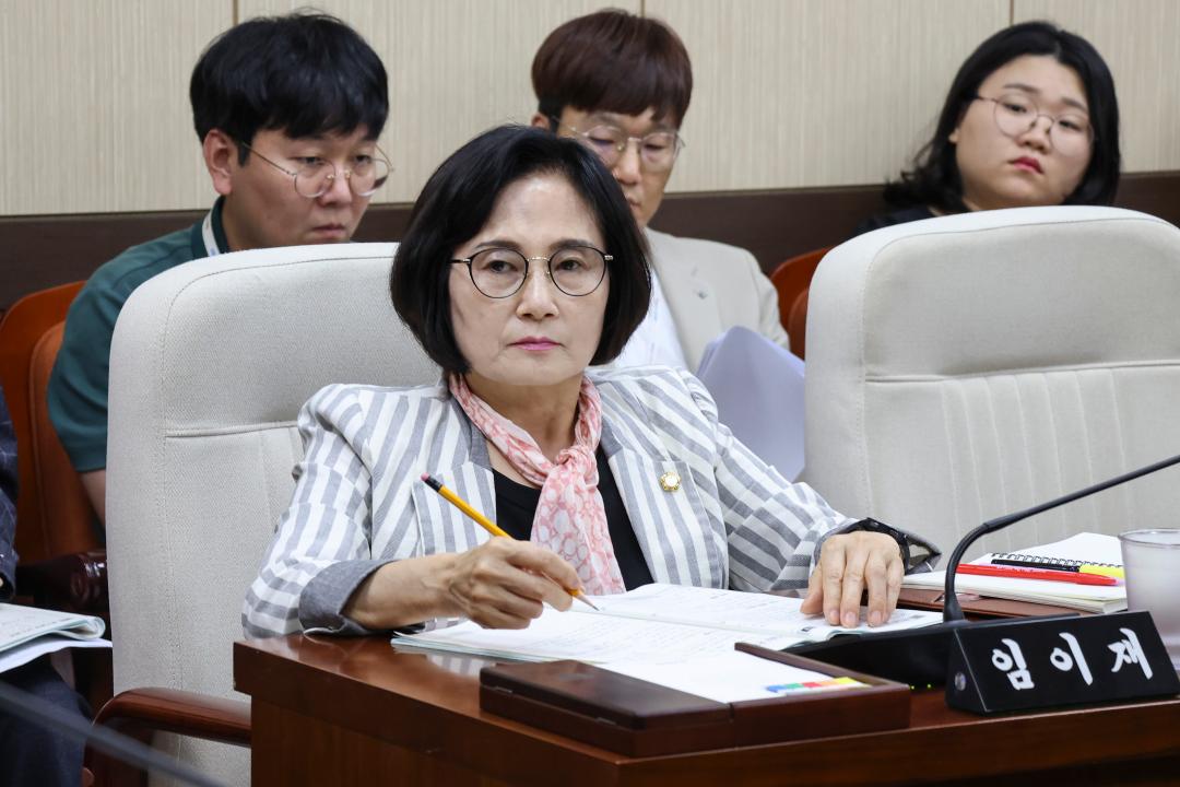 '2026.09.02.(수) 보도자료_홍성군의회 청사이전 대책 특별위원회, 원도심 활성화 대책 집중 점검' 게시글의 사진(12) '사진 11. 발언사진_임이재 의원.jpg'