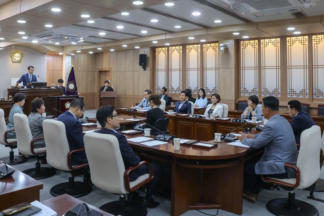 '2024.07.02.(화) 보도자료(제9대 홍성군의회 후반기 의장단 구성 완료)' 게시글의 사진(3) '제305회 홍성군의회 임시회 전체사진 3.jpg'