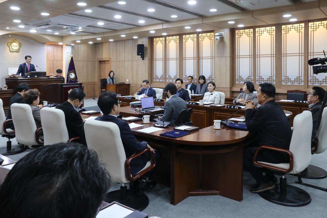 '2024.12.17.(화) 보도자료(홍성군의회, 제309회 제2차 정례회 폐회)' 게시글의 사진(5) '1. 제309회 정례회 폐회-4.jpg'