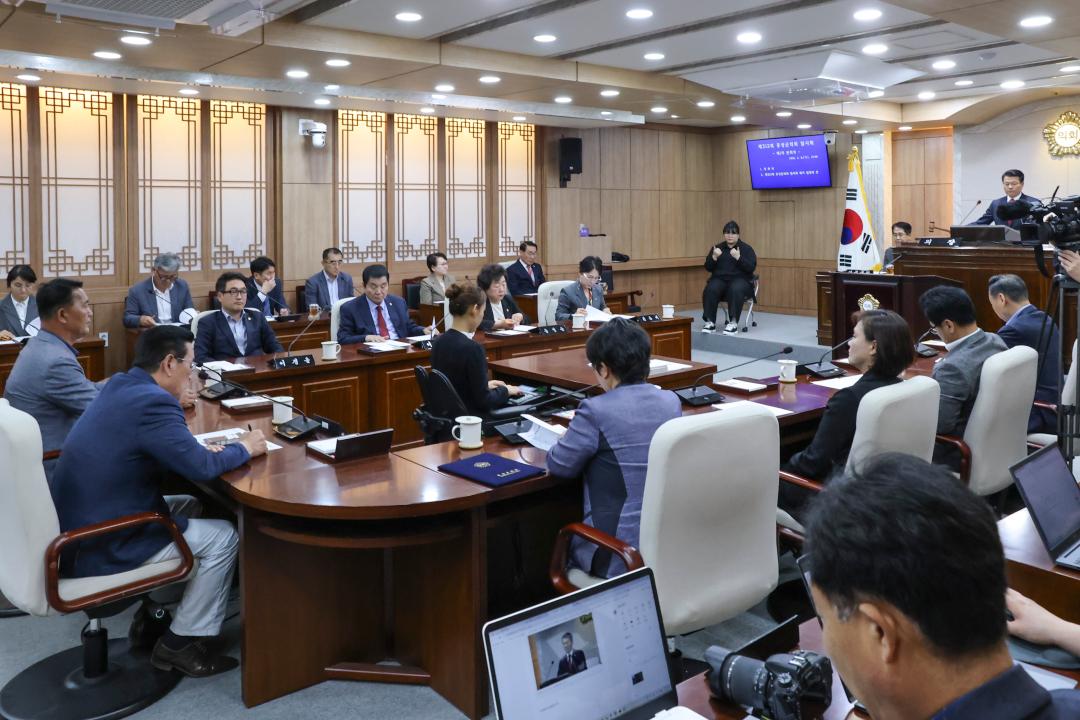 '2025. 5. 8.(목) 보도자료_홍성군의회, 제312회 임시회 개회' 게시글의 사진(4) '붙임 1-3. 임시회 개회 전체사진 3.jpg'