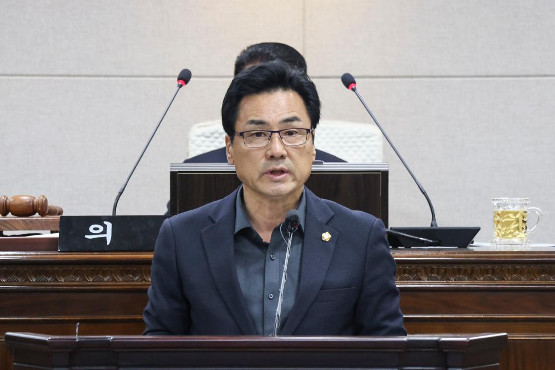 '2025. 2. 13.(목) 보도자료(제310회 홍성군의회 임시회 개회)' 게시글의 사진(7) '권영식 의원 5분발언 1.jpg'