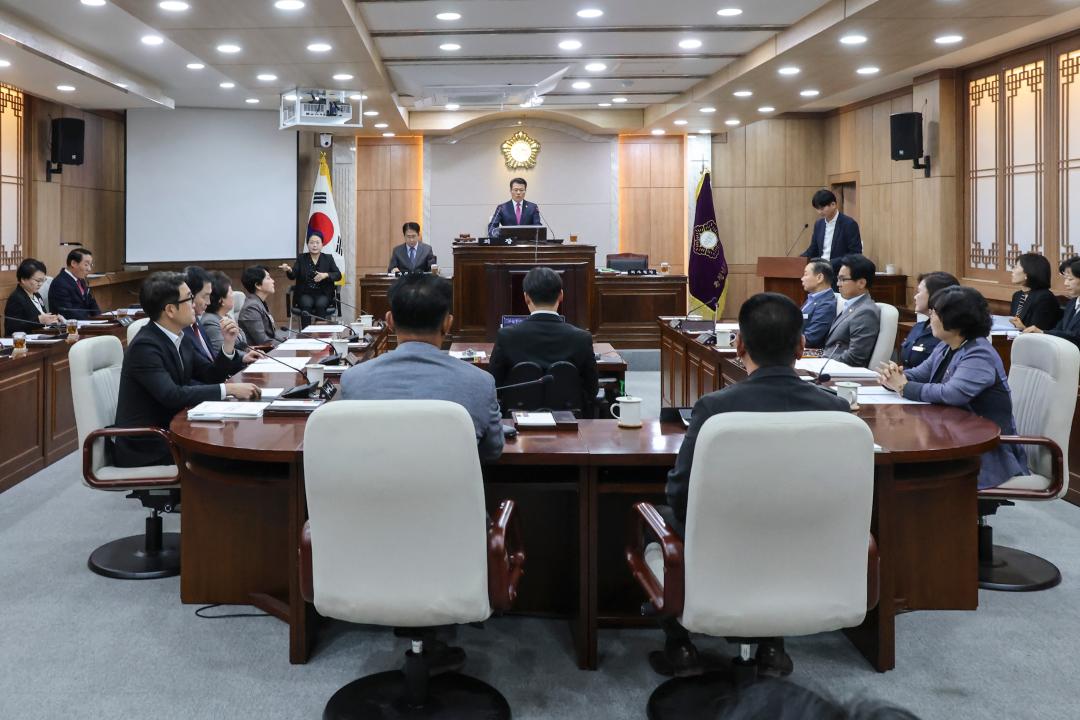 '2025. 10. 20. 보도자료_제316회 홍성군의회 임시회 개회' 게시글의 사진(2) '1-1. 전체사진 1_본회의장.jpg'