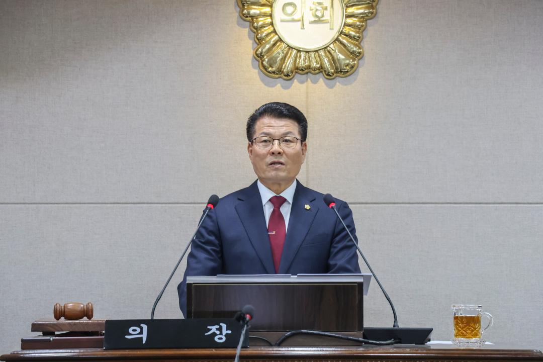 '2025. 11. 21. 보도자료_홍성군의회 제317회 제2차 정례회 개회' 게시글의 사진(5) '1-4. 의장 개회사_본회의장.jpg'