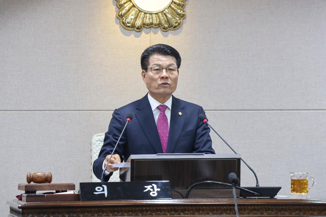 '2024.12.17.(화) 보도자료(홍성군의회, 제309회 제2차 정례회 폐회)' 게시글의 사진(6) '4. 폐회 중 김덕배의장님.jpg'