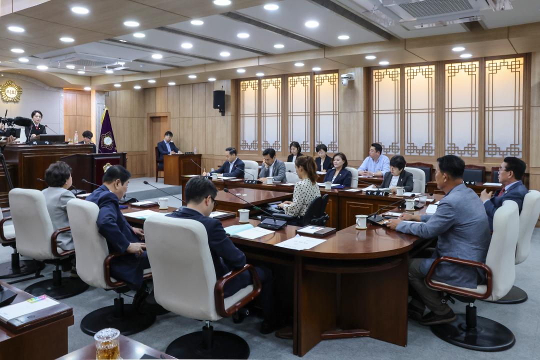'2025. 5. 9.(금) 보도자료_제312회 홍성군의회 임시회 폐회' 게시글의 사진(4) '붙임 1-3. 폐회 전체사진 3.jpg'