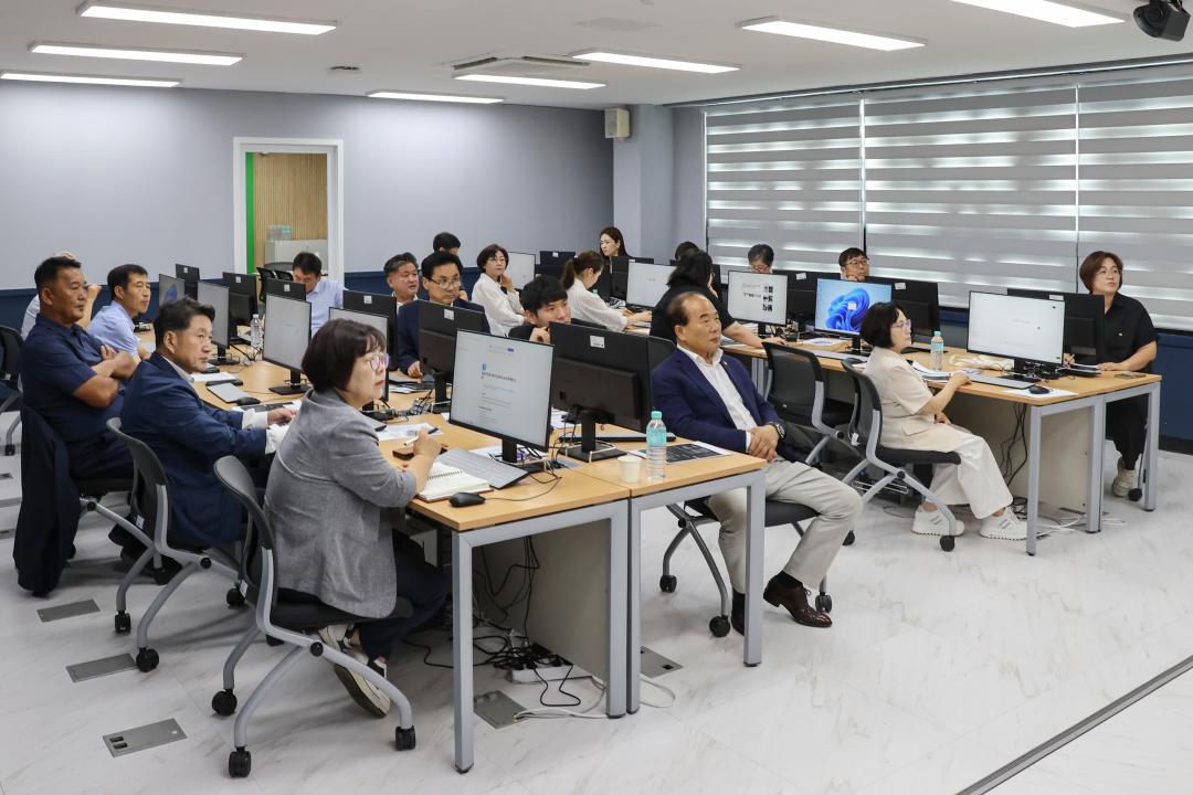 '2026.08.19.(수) 보도자료_홍성군의원, AI활용기법으로 의정역량 높인다(군민 체감형 의정활동 강화)' 게시글의 사진(6) '교육사진 3-1.jpg'