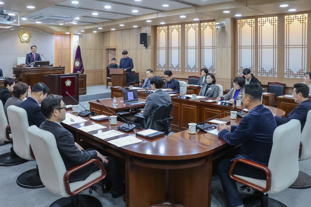 '2026.02.03.(화) 보도자료(제318회 홍성군의회 임시회 개회)' 게시글의 사진(5) '1-4. 전체 사진 3_본회의장.jpg'