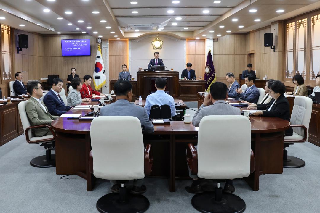 '2025. 9. 19. 보도자료_제315회 홍성군의회 임시회 폐회' 게시글의 사진(2) '1-1. 전체사진_폐회식_본회의장.jpg'