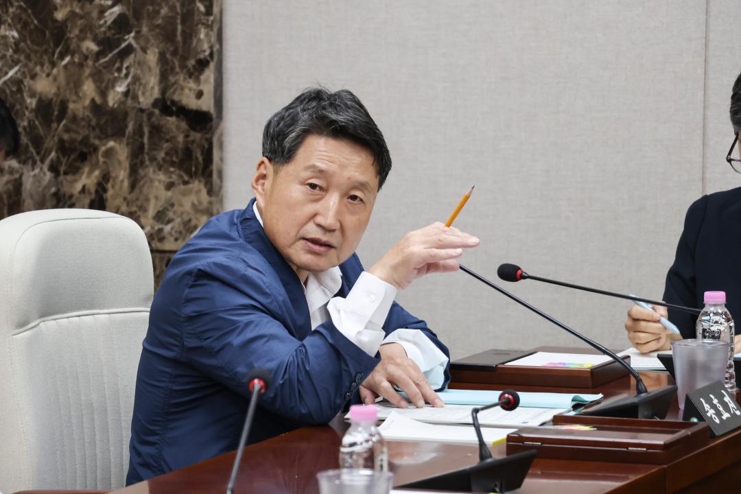 '2026.09.02.(수) 보도자료_홍성군의회 청사이전 대책 특별위원회, 원도심 활성화 대책 집중 점검' 게시글의 사진(9) '사진 8. 발언사진_송효진 간사.jpg'