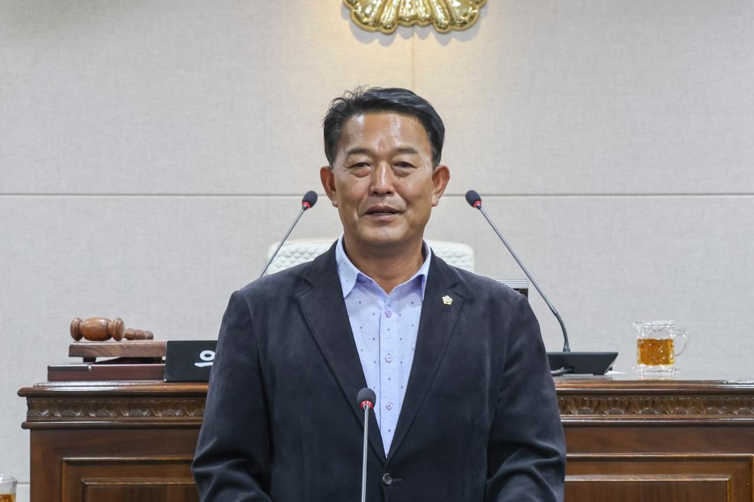 '2025. 10. 24. 보도자료_신동규 의원 5분발언_제316회 홍성군의회 임시회 폐회' 게시글의 사진(2) '2-1. 신동규 의원 5분발언_폐회식_본회의장.jpg'