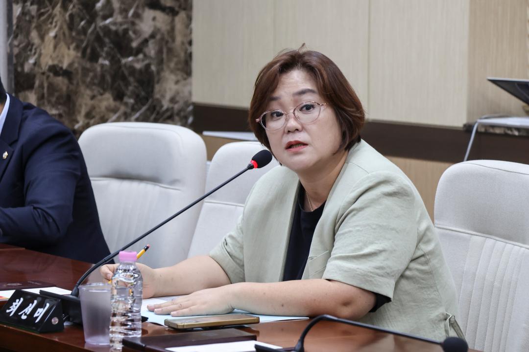 '2026.09.02.(수) 보도자료_홍성군의회 청사이전 대책 특별위원회, 원도심 활성화 대책 집중 점검' 게시글의 사진(13) '사진 12. 발언사진_최선미 의원.jpg'