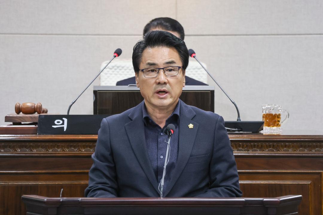 '2026.02.03.(화) 보도자료(권영식 의원 5분 자유 발언_제318회 홍성군의회 임시회)' 게시글의 사진(3) '2-2. 권영식 의원 5분 발언 사진.jpg'