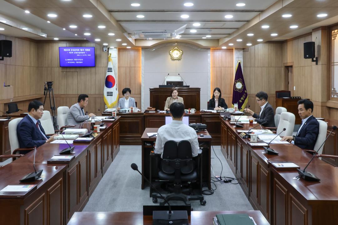 '2025. 6. 19.(목) 보도자료_홍성군의회 산업건설위원회, 의원들은 이번 행감에서 무엇을 지적했을까' 게시글의 사진(2) '0. 산업위 전체 사진.jpg'