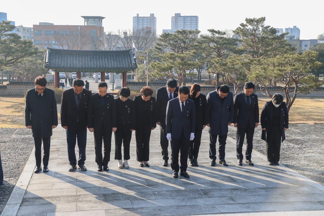 '2025.01.01.(수) 신년맞이 홍주의사총 참배' 게시글의 사진(2) '홍주의사총 참배 2.jpg'