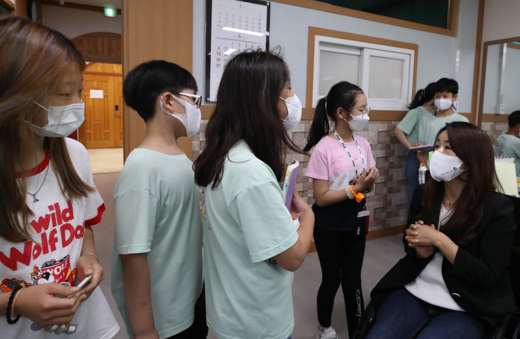 '2021.06.24(목)-홍주 초등학교 4학년 학생들, 의회 방문 ' 게시글의 사진(5) 'IMGL0153.jpg'
