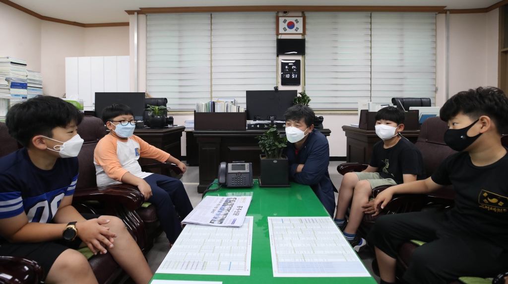 '2021.06.24(목)-홍주 초등학교 4학년 학생들, 의회 방문 ' 게시글의 사진(3) 'IMGL0110.jpg'