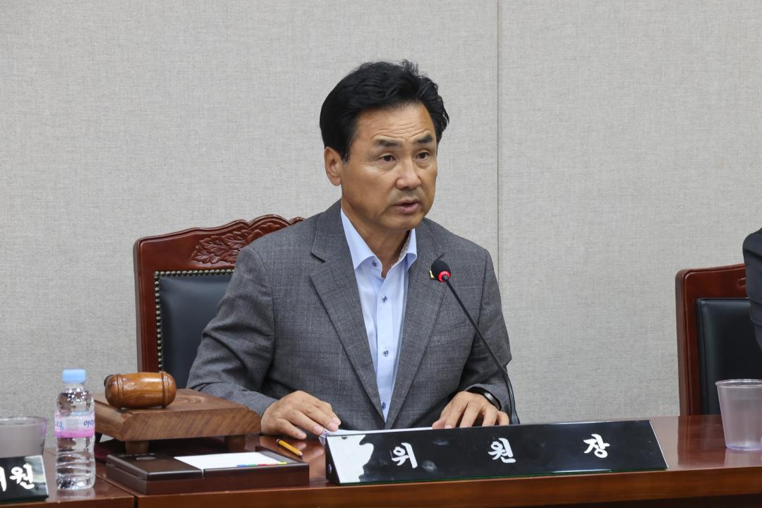 '2026.07.03.(금) 제320회 홍성군의회 임시회 - 상임위원회 위원 선임 및 위원장 선거' 게시글의 사진(6) '6. 권영식 행정복지위원장.jpg'