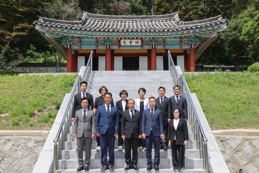 '2026.07.01.(수) 10대 의장단 홍주의사총,충령사 참배' 게시글의 사진(4) '충령사참배 2.jpg'
