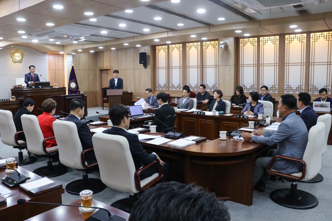 '2024.10.15.(화) 제308회 홍성군의회 임시회 개회' 게시글의 사진(3) '1. 홍성군의회 제308회 임시회-3.jpg'