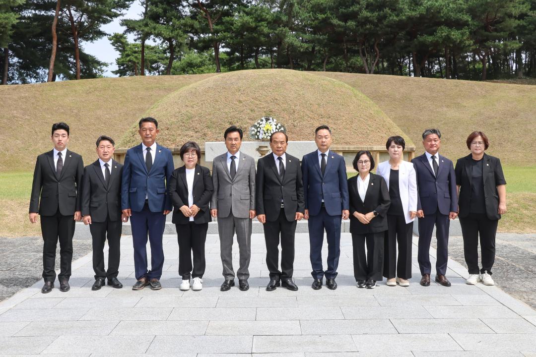 '2026.07.01.(수) 10대 의장단 홍주의사총,충령사 참배' 게시글의 사진(2) '홍주의사총참배 2.jpg'