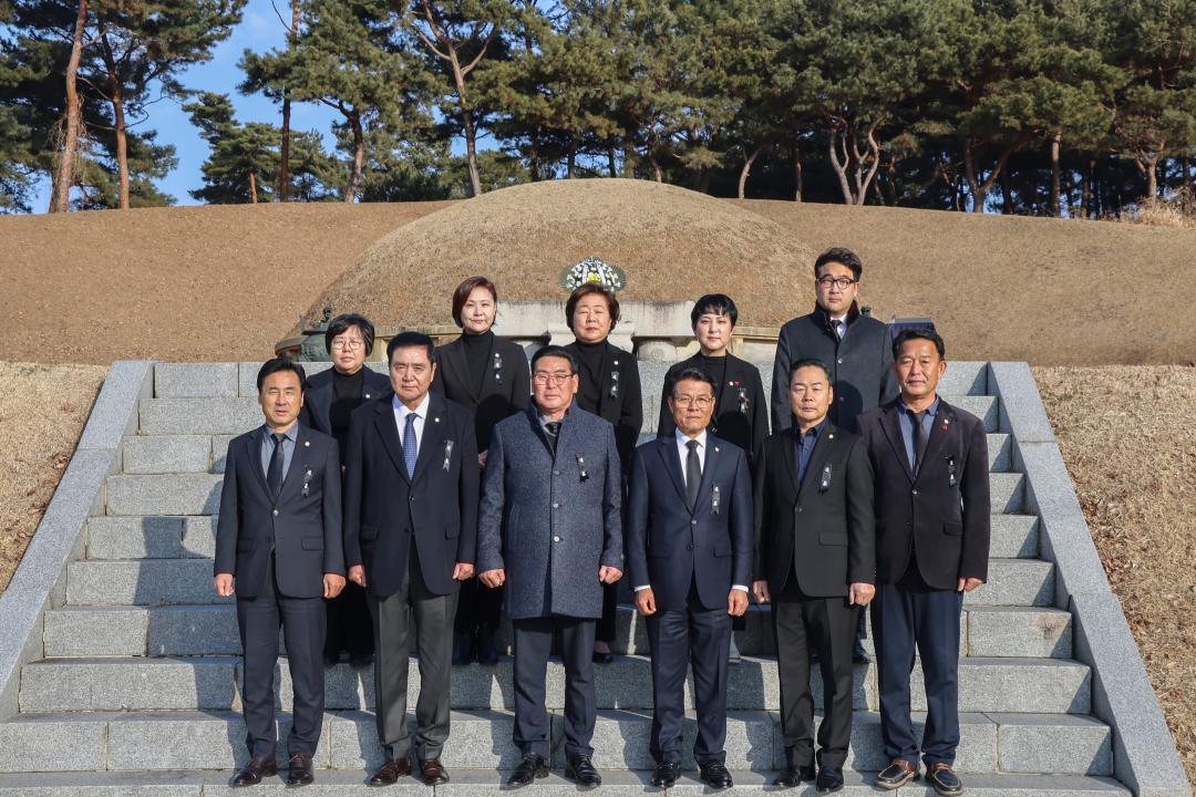 '2025.01.01.(수) 신년맞이 홍주의사총 참배' 게시글의 사진(3) '홍주의사총 참배 3.jpg'