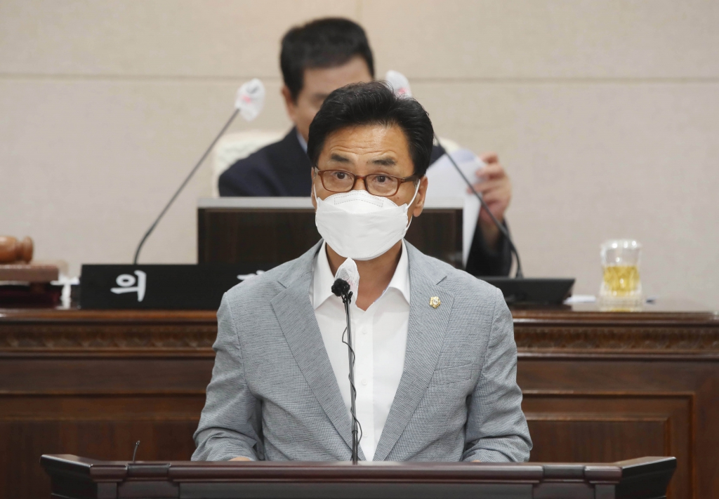 '제287회 홍성군의회 임시회 개회 권영식 의원(新새마을 운동을 시작하자)' 게시글의 사진(2) '2_5분자유발언-권영식_의원(국민의힘).jpg'