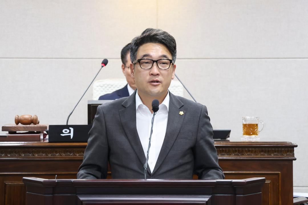 '제313회 제1차 정례회 개회 5분발언_이정윤 의원_소상공인 지원, 제도적 공백을 메워야 합니다!' 게시글의 사진(2) '붙임 2-2. 이정윤 의원 5분 발언 장면 1.jpg'