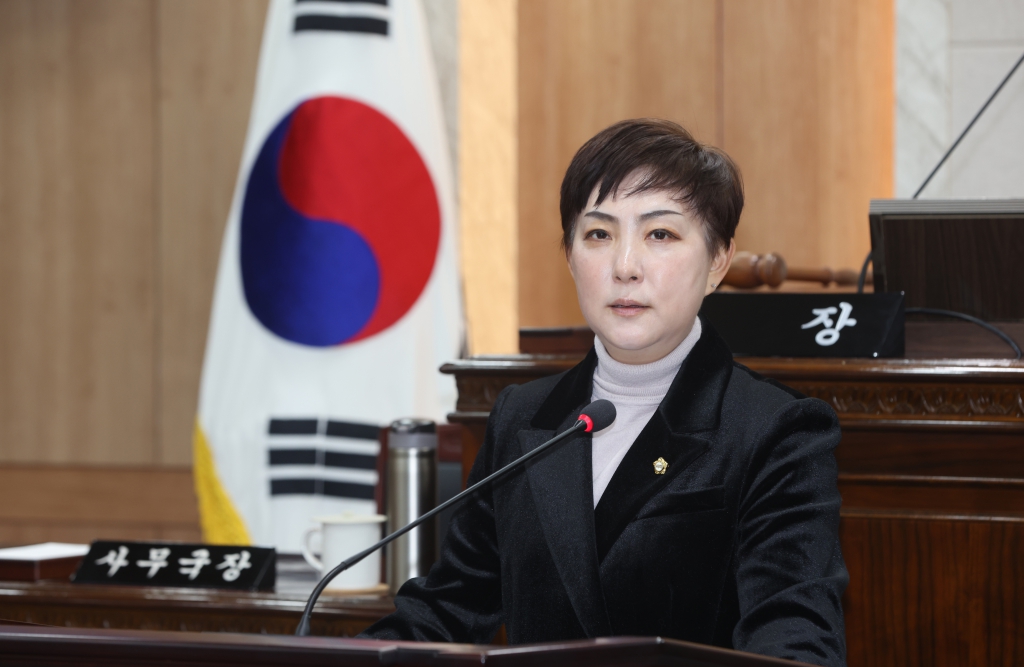 '제291회 홍성군의회 임시회 제2차 정례회 폐회 김은미 의원_홍성사랑장학회 패러다임 전환이 필요하다' 게시글의 사진(2) '5분_자유발언하는_김은미_의원_(1).jpg'