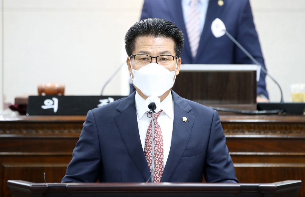 '제278회 제1차 정례회 김덕배 의원(산업단지 유치업종 확대를 통한 지역경제 활성화)' 게시글의 사진(1) '2021_06_11(금)-제278회_홍성군의회_제1차_정례회_개회-5분_자유발언(김덕배_의원)_(1).jpg'