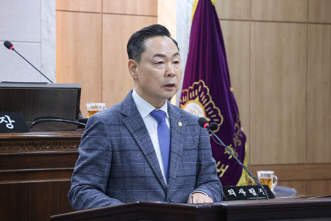 '제318회 홍성군의회 임시회 5분 발언_문병오 의원_충남대전통합특별시, 내포신도시가 배제되어서는 안됩니다' 게시글의 사진(3) '2-3. 5분발언 사진_문병오 의원_본회의장.jpg'