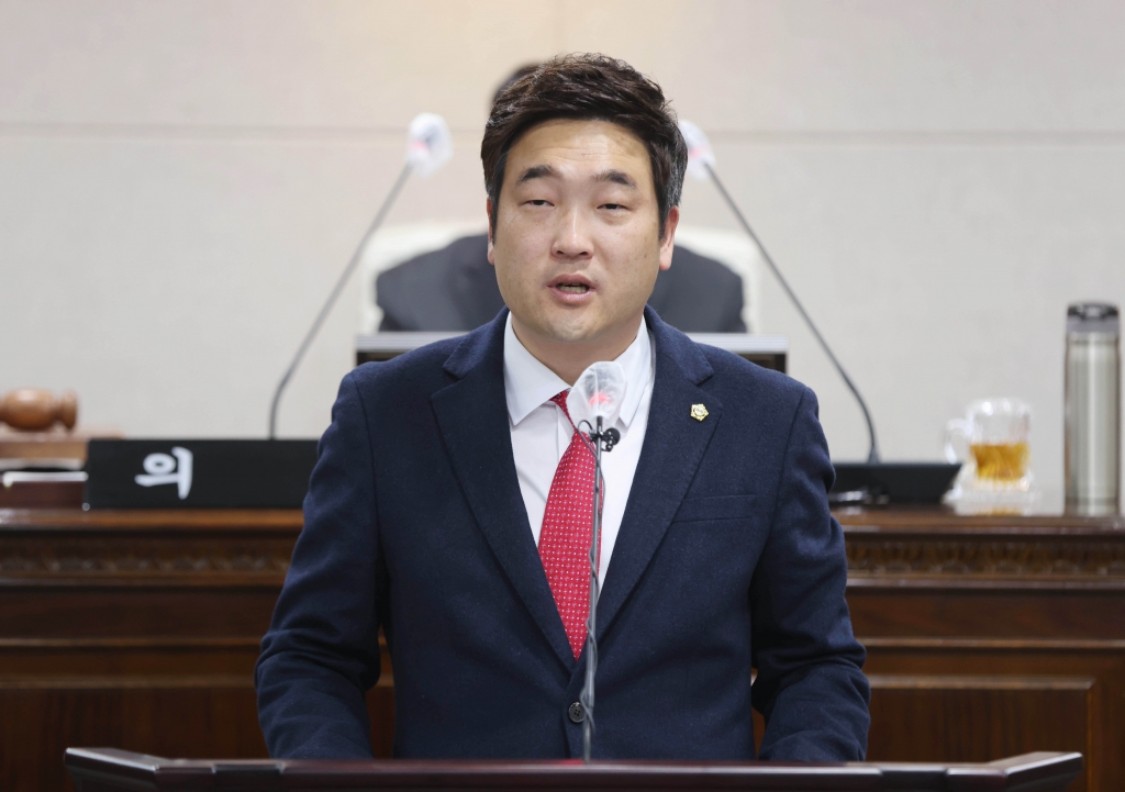 '제293회 홍성군의회 임시회 개회_이정윤 의원_\"내포종합병원, 소아청소년과 병상 충분히 갖춰 아이키우기 좋은 홍성 만들어야\" 제언' 게시글의 사진(2) '2__5분발언하는_이정윤_의원_(2).jpg'