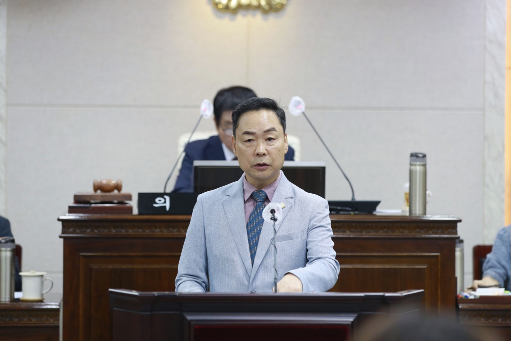 '제298회 임시회 개회_문병오의원_내포신도시, 사람 중심의 교통체계 확립해야!' 게시글의 사진(3) '5분_자유_발언_문병오_의원-2.jpg'