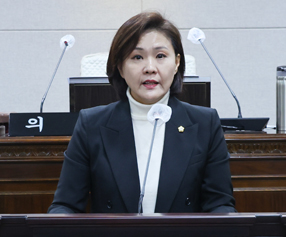 산업건설위원회 위원장 최선경 사진